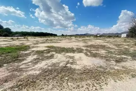 305 Diaz Road, Las Cruces, New Mexico 88007, ,Land,For Sale,Diaz,2402288