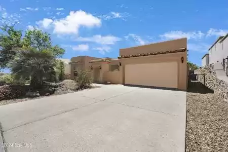 2029 San Patricio Loop, Las Cruces, New Mexico 88011, 3 Bedrooms Bedrooms, ,2 BathroomsBathrooms,Residential,For Sale,San Patricio,2402305