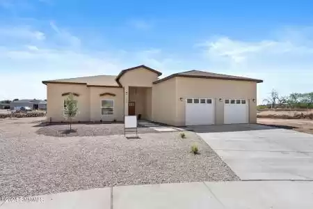 704 Basha Arc, Las Cruces, New Mexico 88005, 3 Bedrooms Bedrooms, ,2 BathroomsBathrooms,Residential,For Sale,Basha Arc,2401163