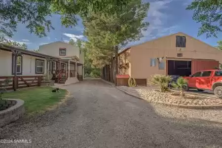 1105 Veterans Road, La Mesa, New Mexico 88044, 7 Bedrooms Bedrooms, ,5.5 BathroomsBathrooms,Residential,For Sale,Veterans,2402537