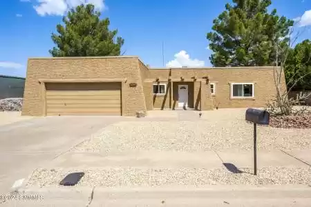 2253 Uranus Avenue, Las Cruces, New Mexico 88012, 3 Bedrooms Bedrooms, ,2 BathroomsBathrooms,Residential,For Sale,Uranus,2402558