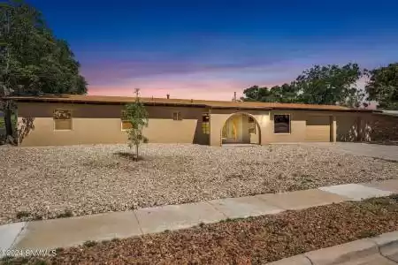 2726 Topley Avenue, Las Cruces, New Mexico 88005, 3 Bedrooms Bedrooms, ,2 BathroomsBathrooms,Residential,For Sale,Topley,2402564