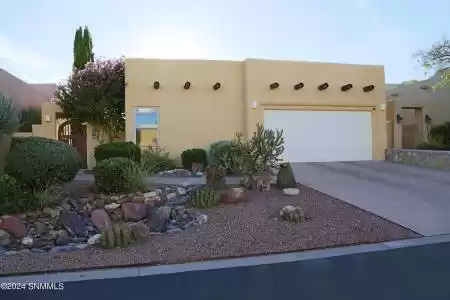 1519 Fairway Village Drive, Las Cruces, New Mexico 88007, 3 Bedrooms Bedrooms, ,2 BathroomsBathrooms,Residential,For Sale,Fairway Village,2402613