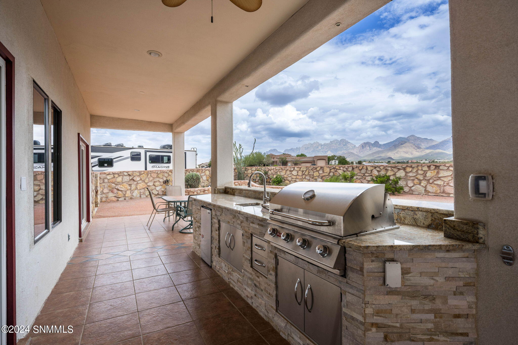 Outdoor Kitchen