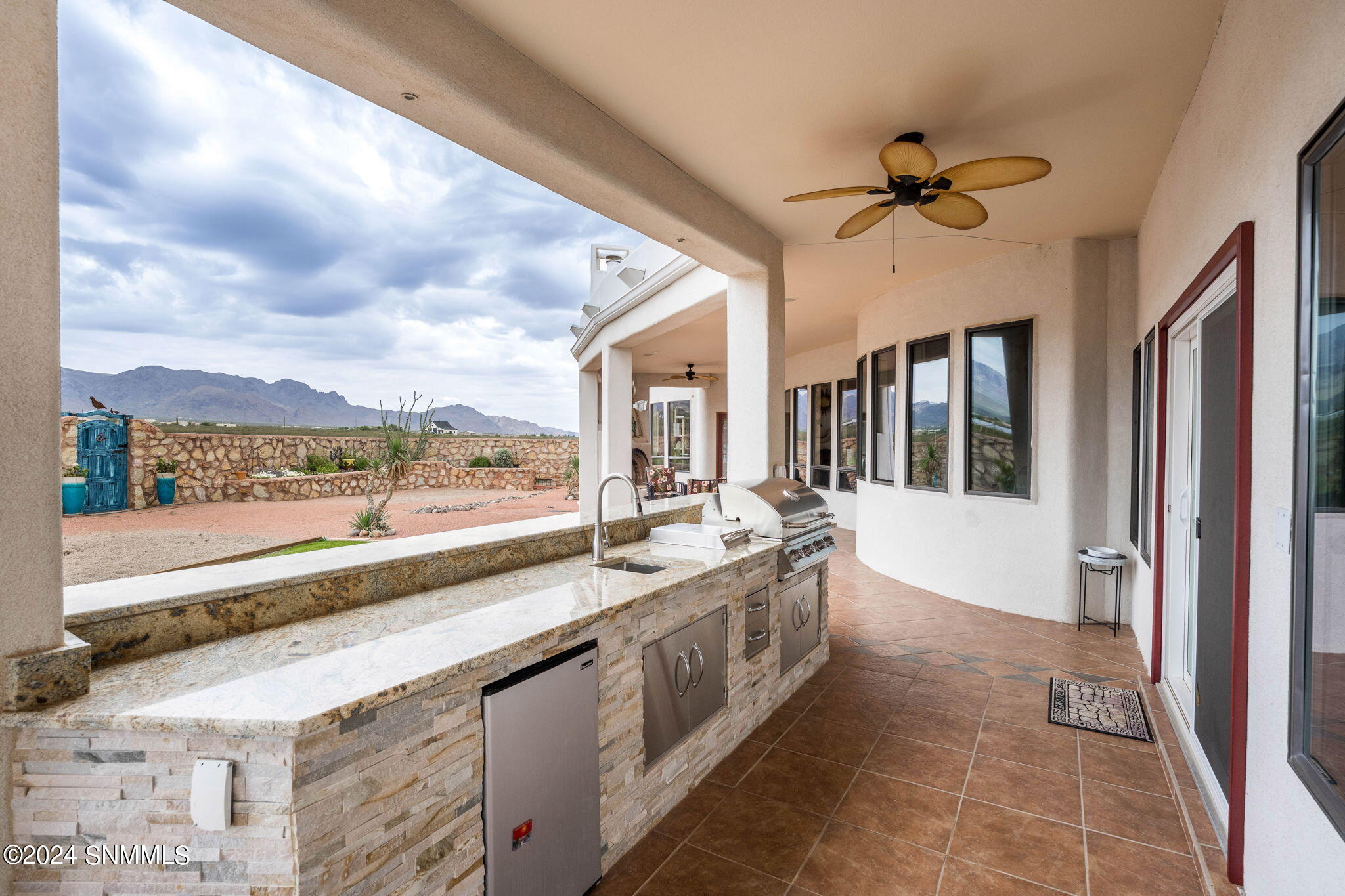 Outdoor Kitchen