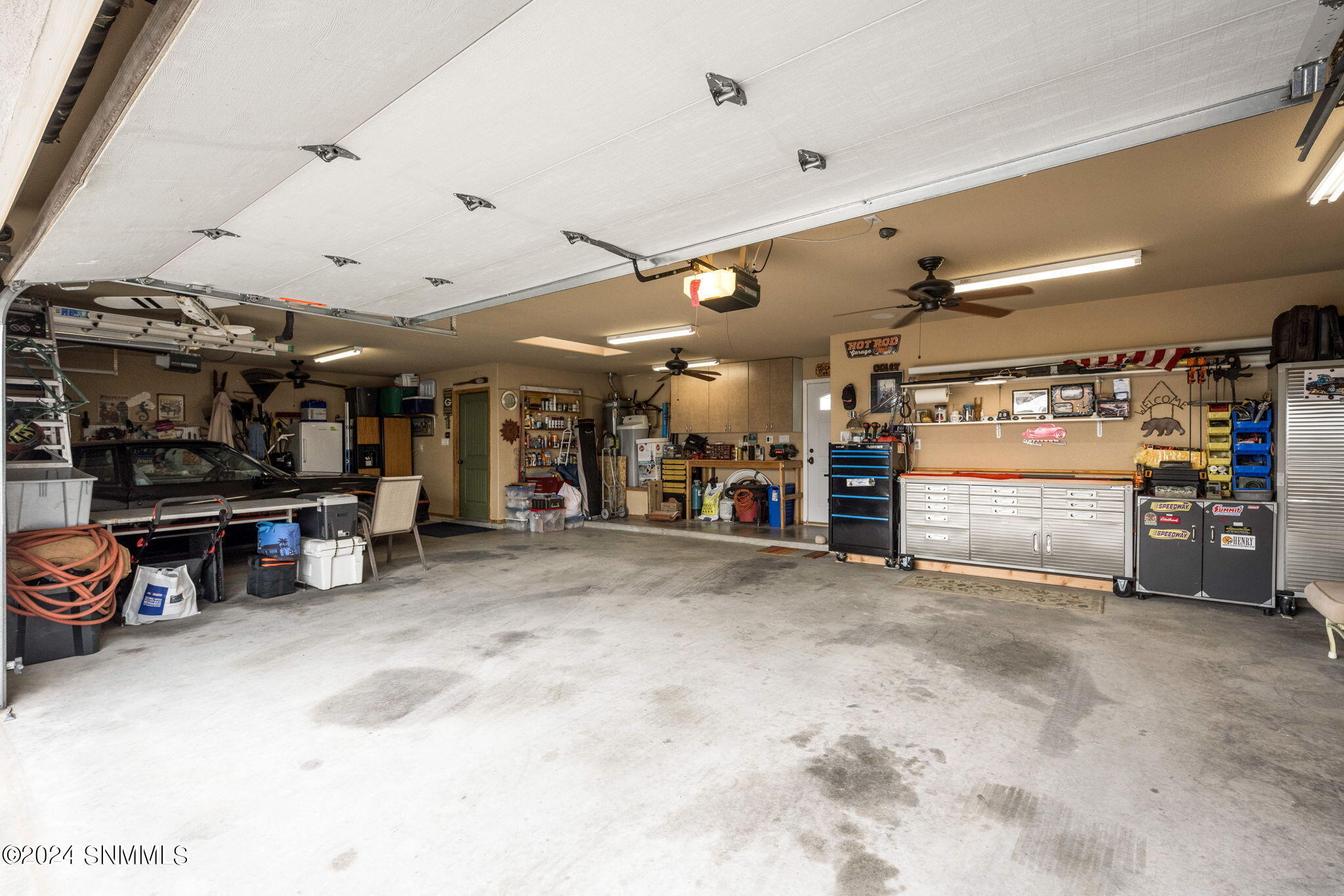 Garage w/ Workshop