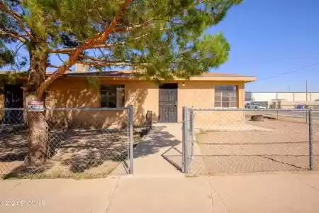 1002 3rd Street, Las Cruces, New Mexico 88005, 3 Bedrooms Bedrooms, ,1.75 BathroomsBathrooms,Residential,For Sale,3rd,2402846