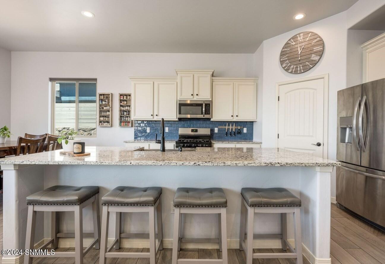 11-Kitchen-4029 Pacific Loop