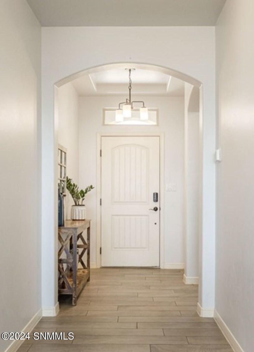 03-Entry Foyer-4029 Pacific Loop