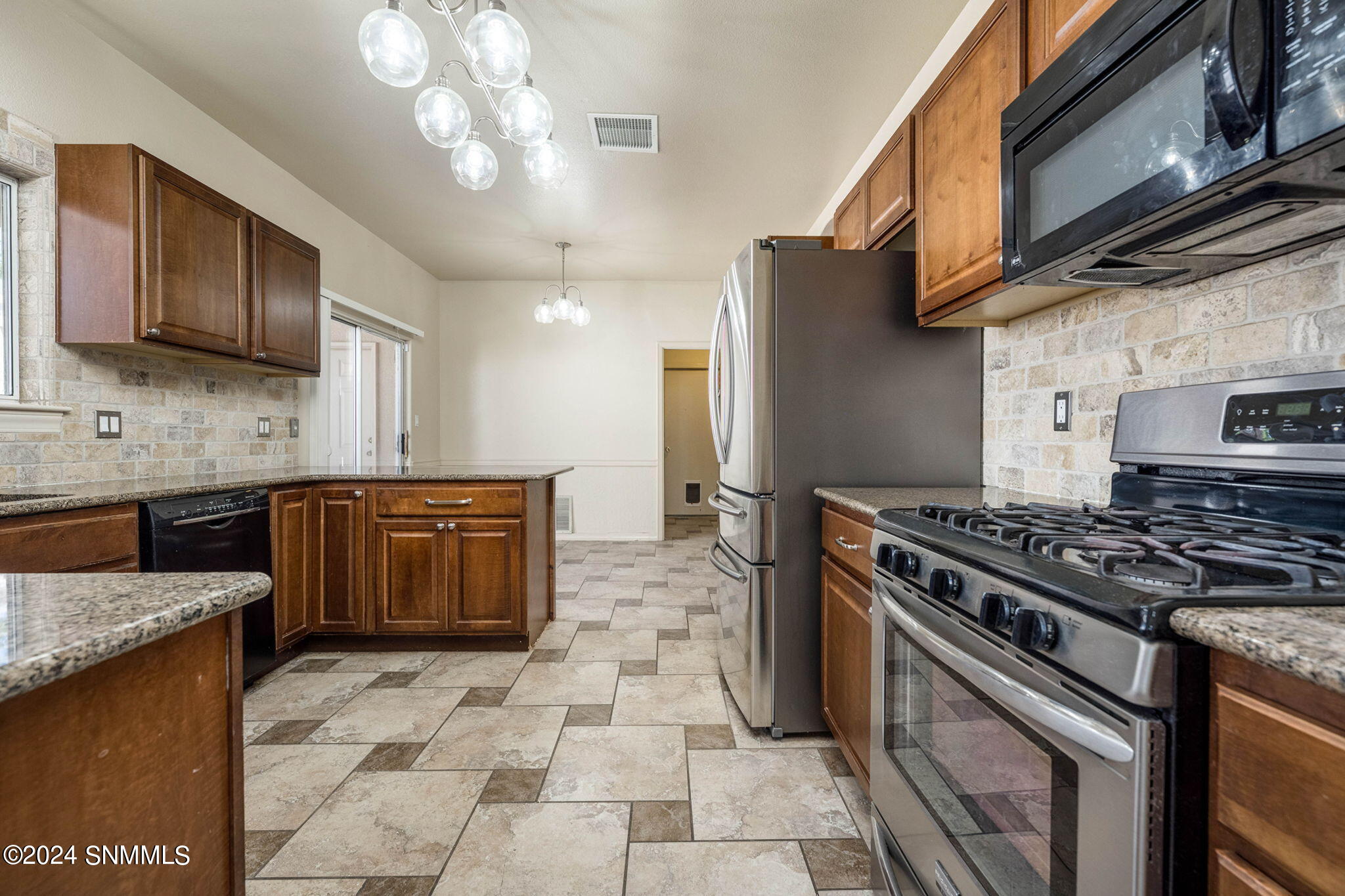 Kitchen and Breakfast Area