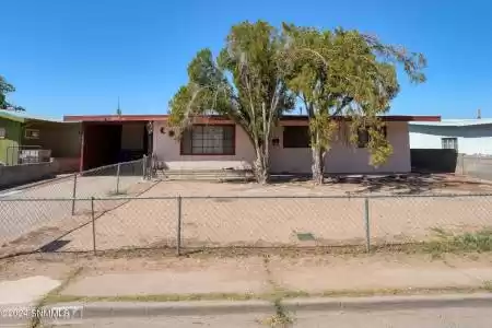 1404 Stull Drive, Las Cruces, New Mexico 88001, 3 Bedrooms Bedrooms, ,1.75 BathroomsBathrooms,Residential,For Sale,Stull,2402978