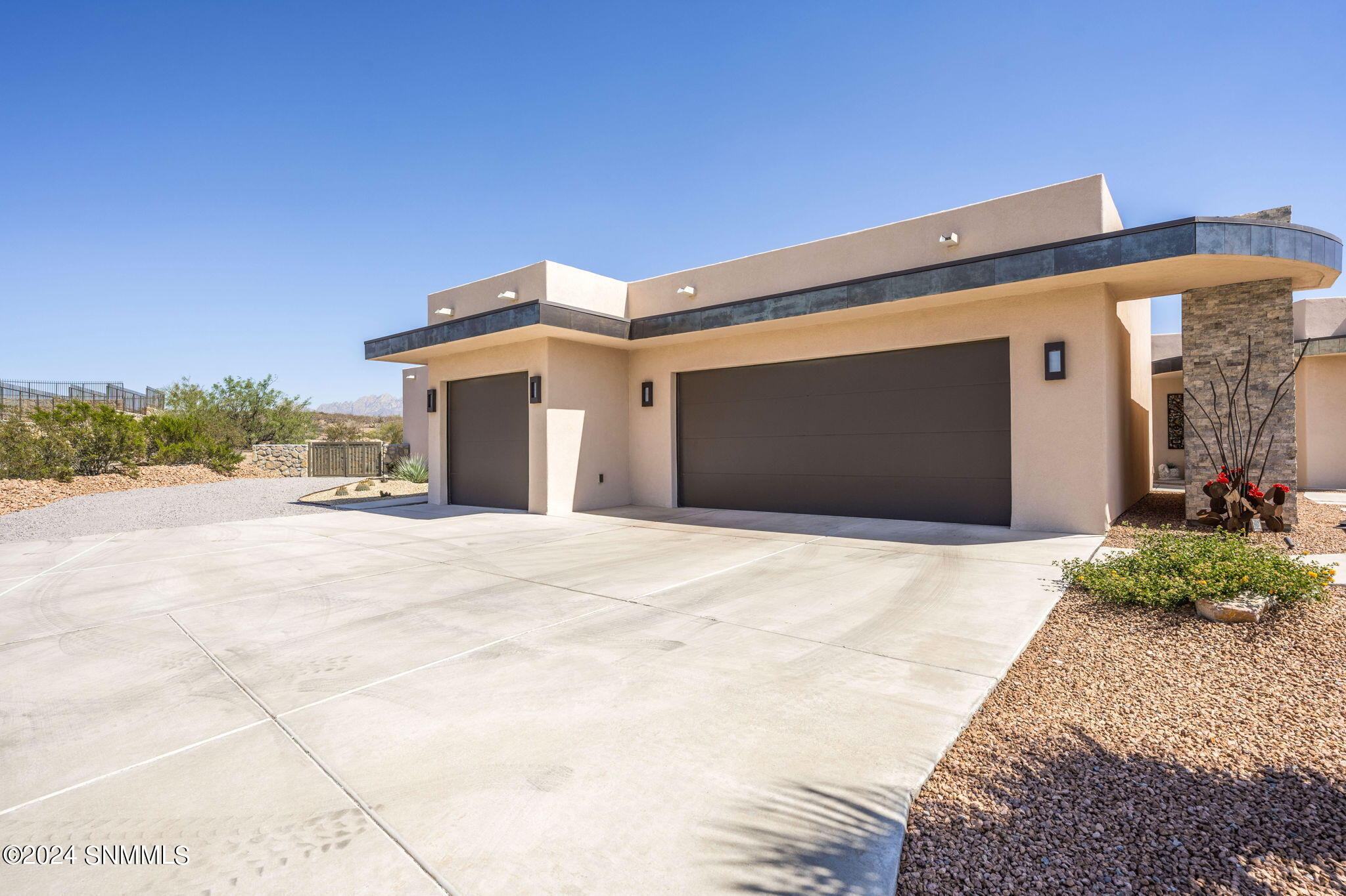 75-web-or-mls-Superstition 5511-75