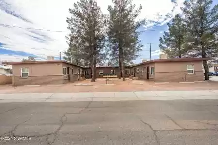 1404 Montana Avenue, Las Cruces, New Mexico 88001, 7 Bedrooms Bedrooms, ,6 BathroomsBathrooms,Residential Income,For Sale,Montana,2403080