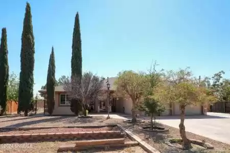 1238 Yucca Road, Mesilla Park, New Mexico 88047, 3 Bedrooms Bedrooms, ,1.75 BathroomsBathrooms,Residential,For Sale,Yucca,2403108