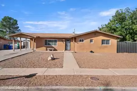 1030 calle del encanto, Las Cruces, New Mexico 88005, 3 Bedrooms Bedrooms, ,2 BathroomsBathrooms,Residential,For Sale,calle del encanto,2403111