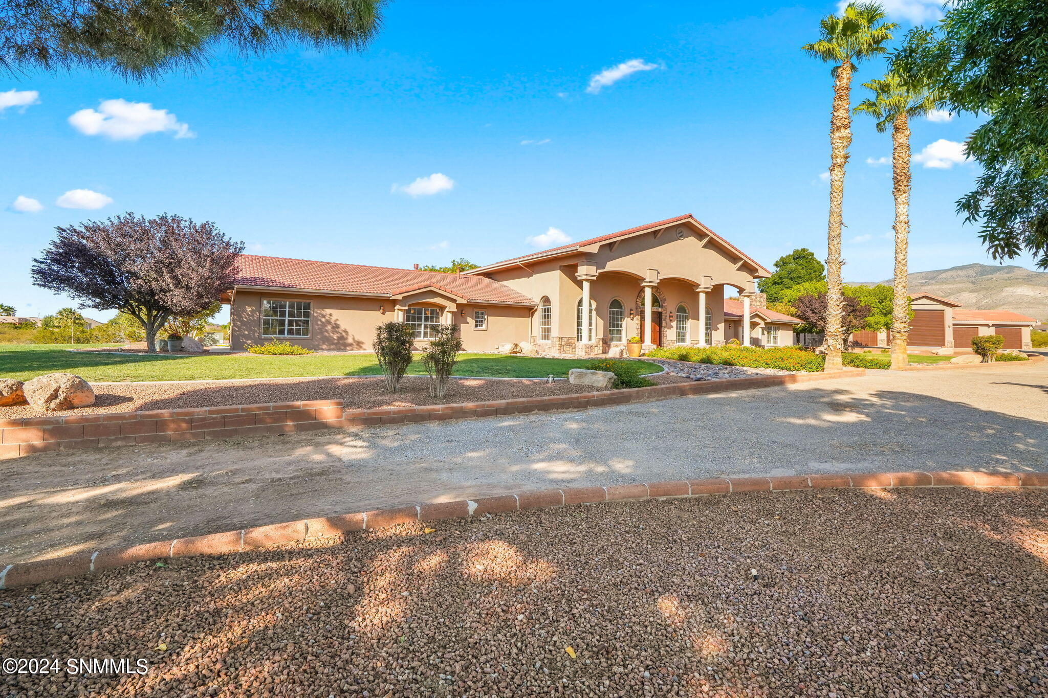 63 Desert Lakes Dr-4