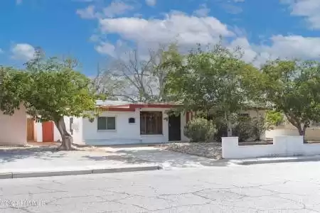 1413 Locust Street, Las Cruces, New Mexico 88001, 4 Bedrooms Bedrooms, ,1 BathroomBathrooms,Residential,For Sale,Locust,2403167