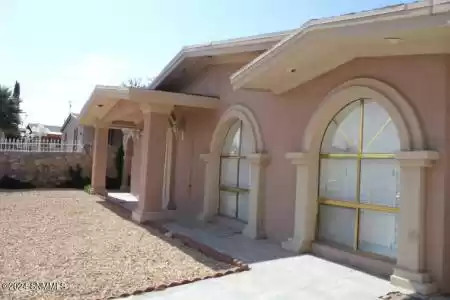 208 Colorado Drive, Sunland Park, New Mexico 88063, 3 Bedrooms Bedrooms, ,1.75 BathroomsBathrooms,Residential,For Sale,Colorado,2403197