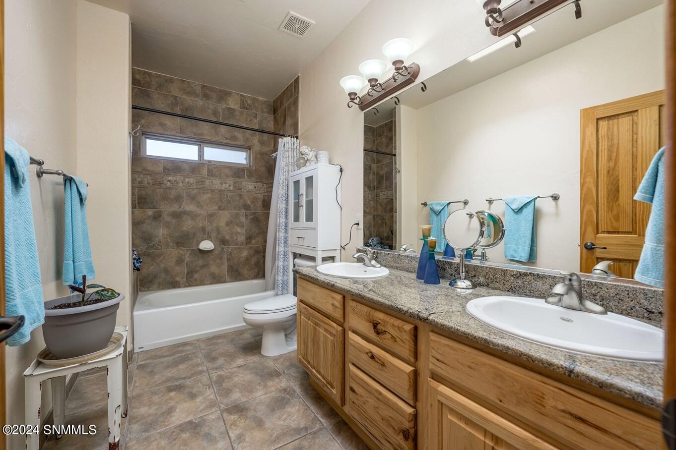 26-Guest Bathroom-2676 Nebula Way