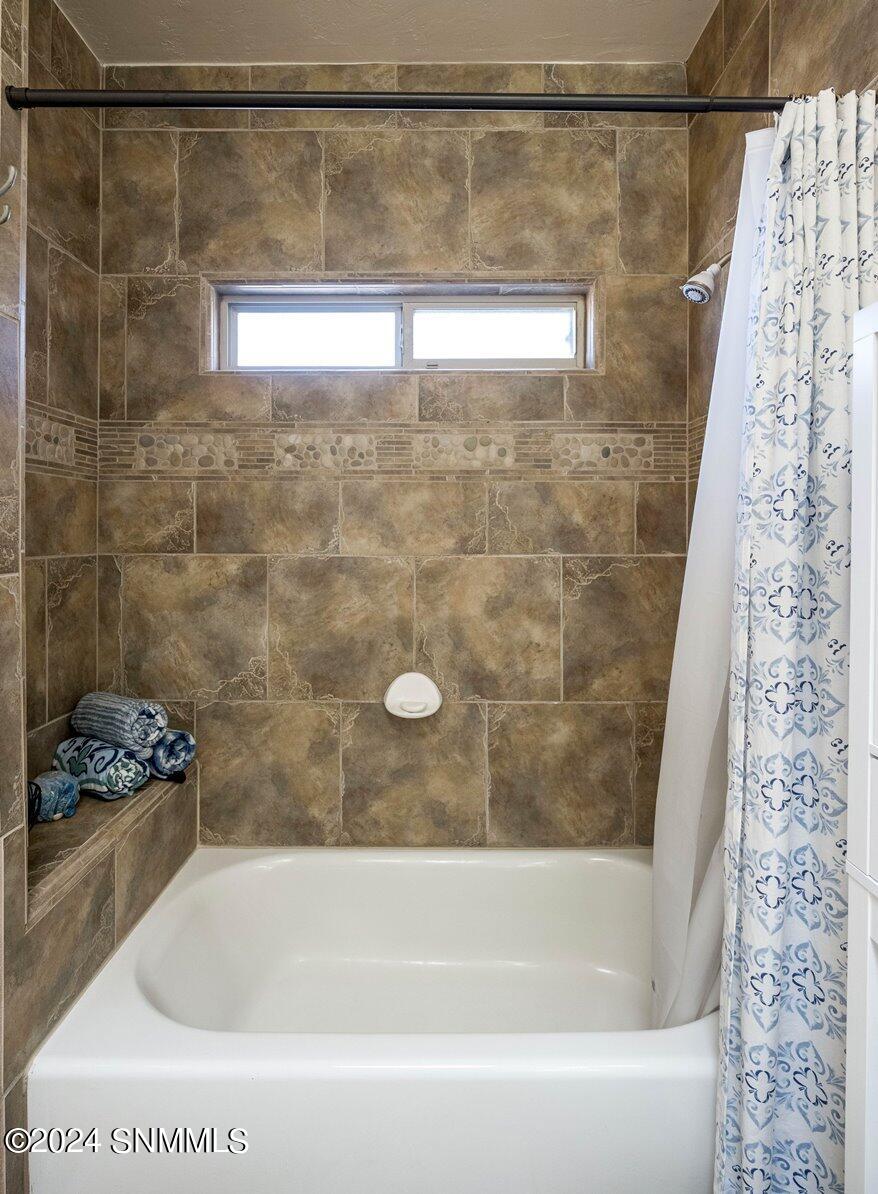 27-Guest Bathroom-2676 Nebula Way