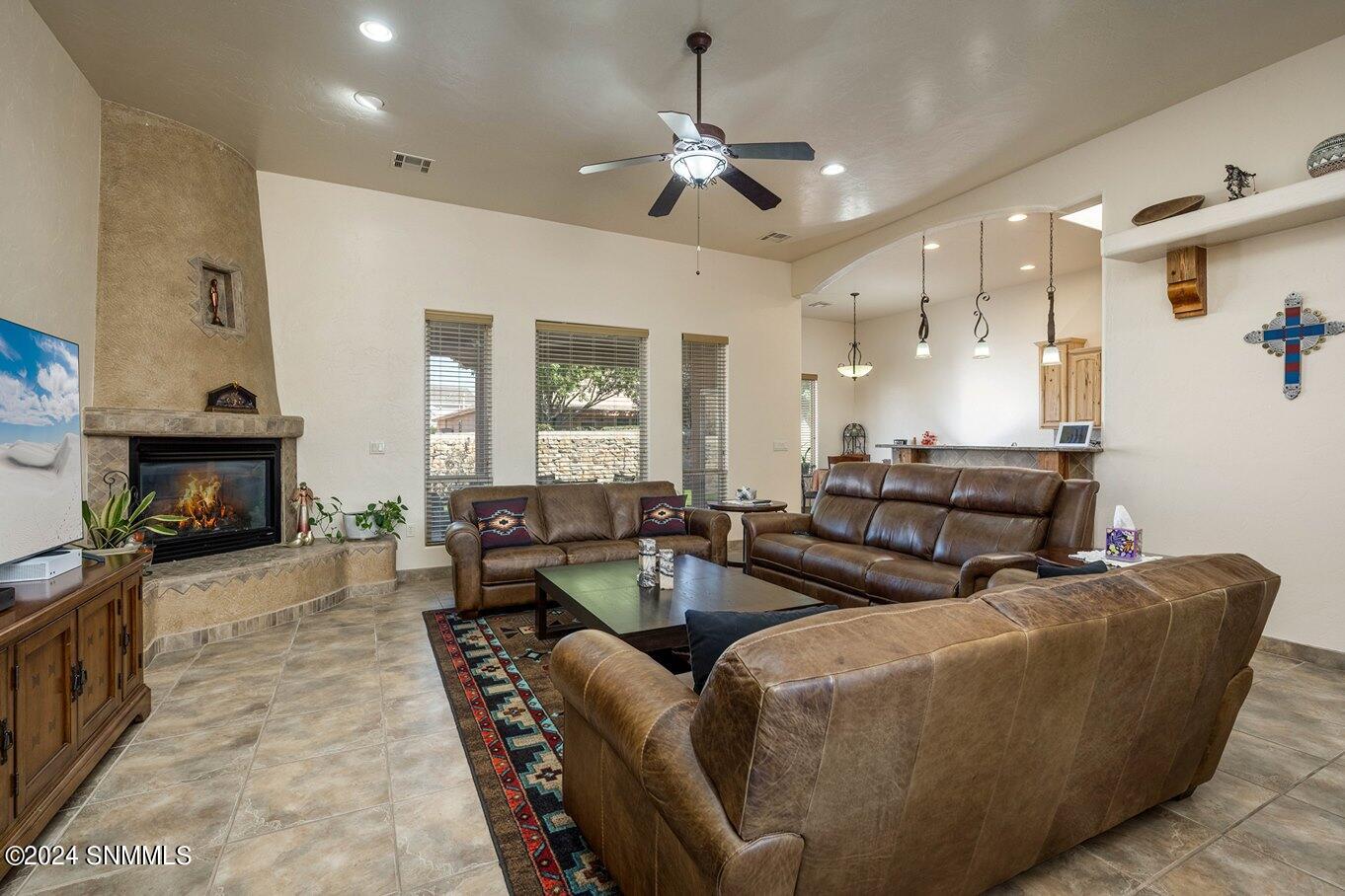 08-Living Room-2676 Nebula Way