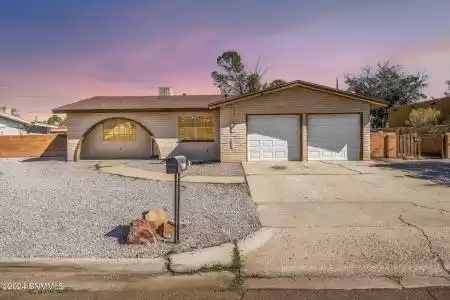 1017 Sycamore Drive, Las Cruces, New Mexico 88005, 3 Bedrooms Bedrooms, ,2 BathroomsBathrooms,Residential,For Sale,Sycamore,2403259