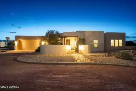 450 Sandy Beach Road, Las Cruces, New Mexico 88005, 4 Bedrooms Bedrooms, ,2.75 BathroomsBathrooms,Residential,For Sale,Sandy Beach,2403325