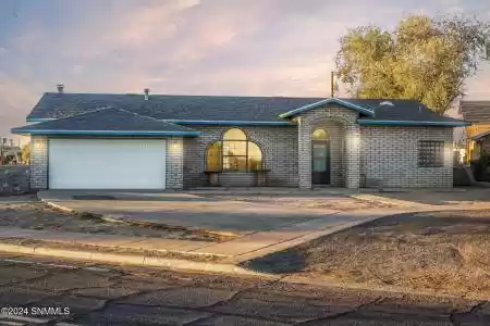 1015 Camino Del Rex, Las Cruces, New Mexico 88001, 4 Bedrooms Bedrooms, ,2 BathroomsBathrooms,Residential,For Sale,Camino Del Rex,2403337