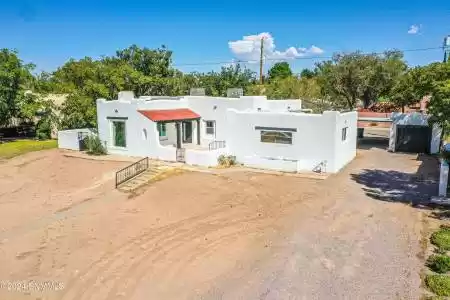 1040 Hess Terrace Terrace, Las Cruces, New Mexico 88005, 4 Bedrooms Bedrooms, ,2.75 BathroomsBathrooms,Residential,For Sale,Hess Terrace,2403357