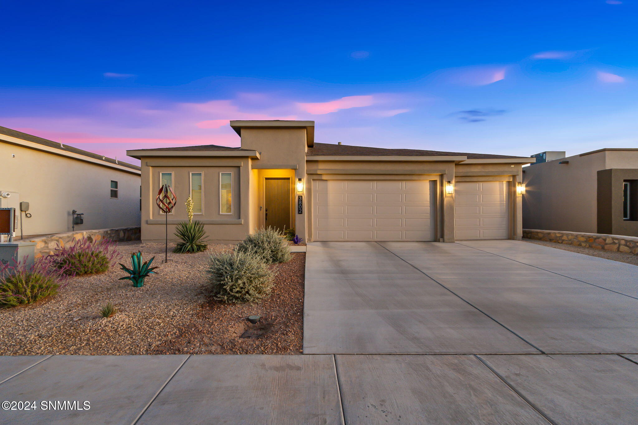 Oversized Lot+3 car garage