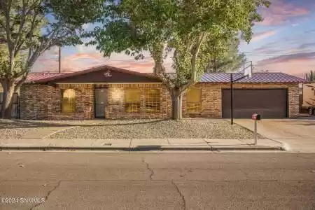 748 Frank Maes Avenue, Las Cruces, New Mexico 88005, 4 Bedrooms Bedrooms, ,2.75 BathroomsBathrooms,Residential,For Sale,Frank Maes,2403425