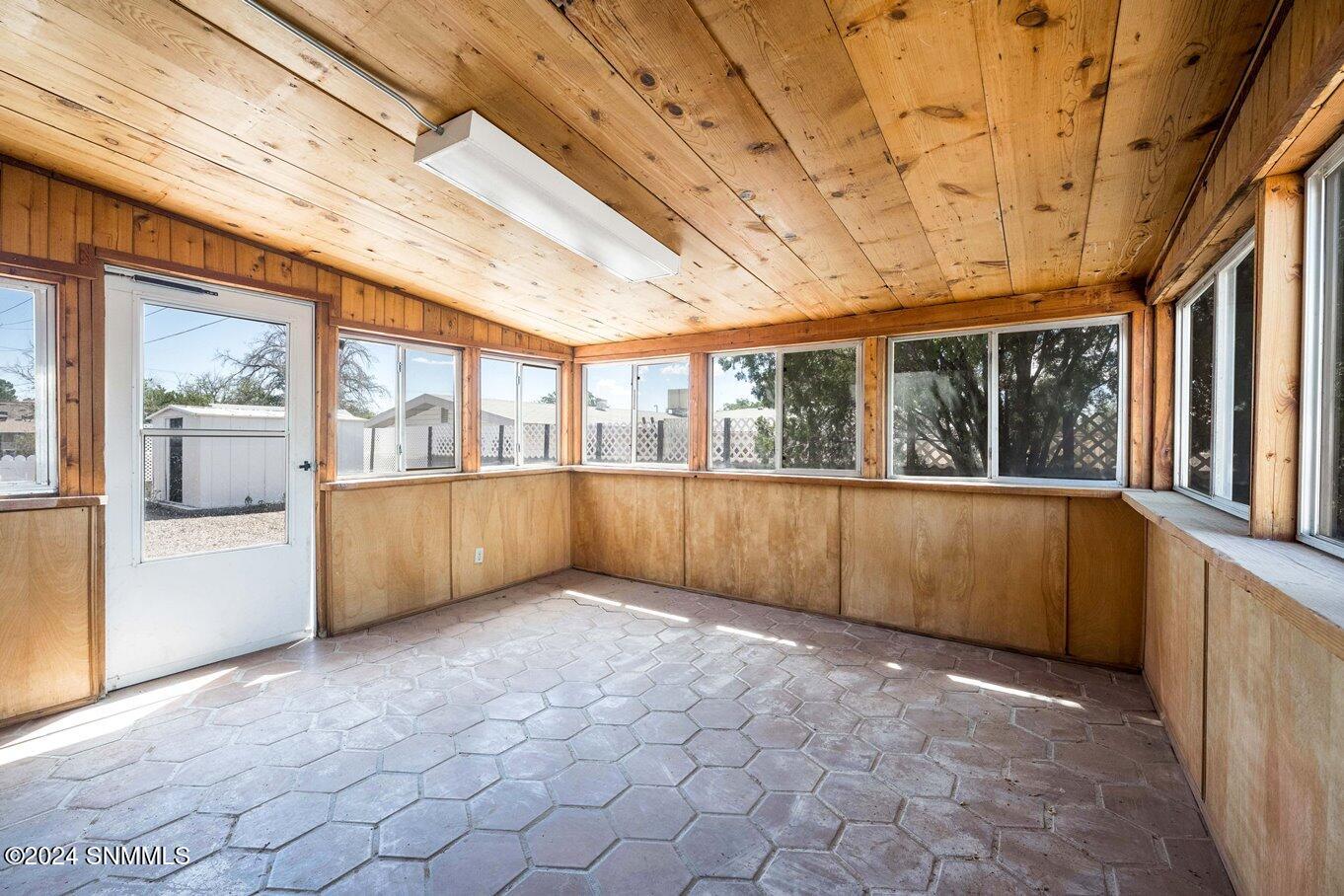 24-Enclosed Sunroom - 2200 Thomas Dr