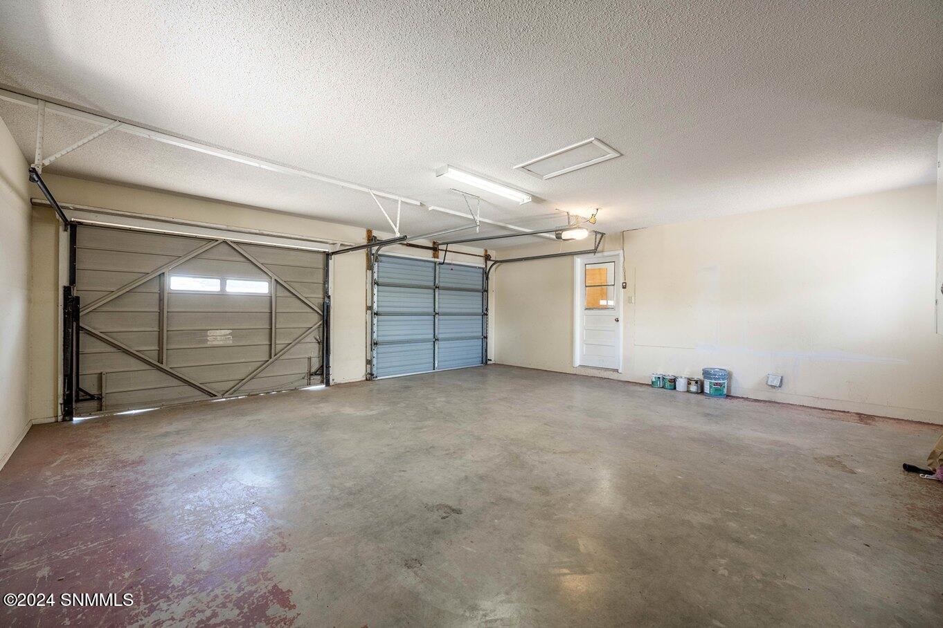 28-Garage - 2200 Thomas Dr