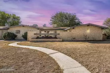 2025 Huntington Drive, Las Cruces, New Mexico 88011, 4 Bedrooms Bedrooms, ,2 BathroomsBathrooms,Residential,For Sale,Huntington,2403434