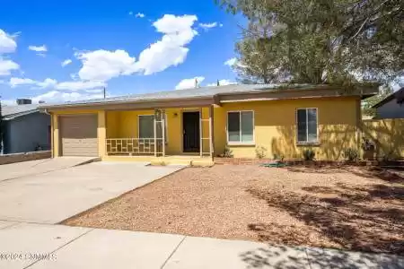 1825 Chaparro Street, Las Cruces, New Mexico 88001, 5 Bedrooms Bedrooms, ,1.75 BathroomsBathrooms,Residential,For Sale,Chaparro,2401778