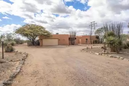 6075 Calle De Paz, Las Cruces, New Mexico 88012, 4 Bedrooms Bedrooms, ,2.75 BathroomsBathrooms,Residential,For Sale,Calle De Paz,2403435