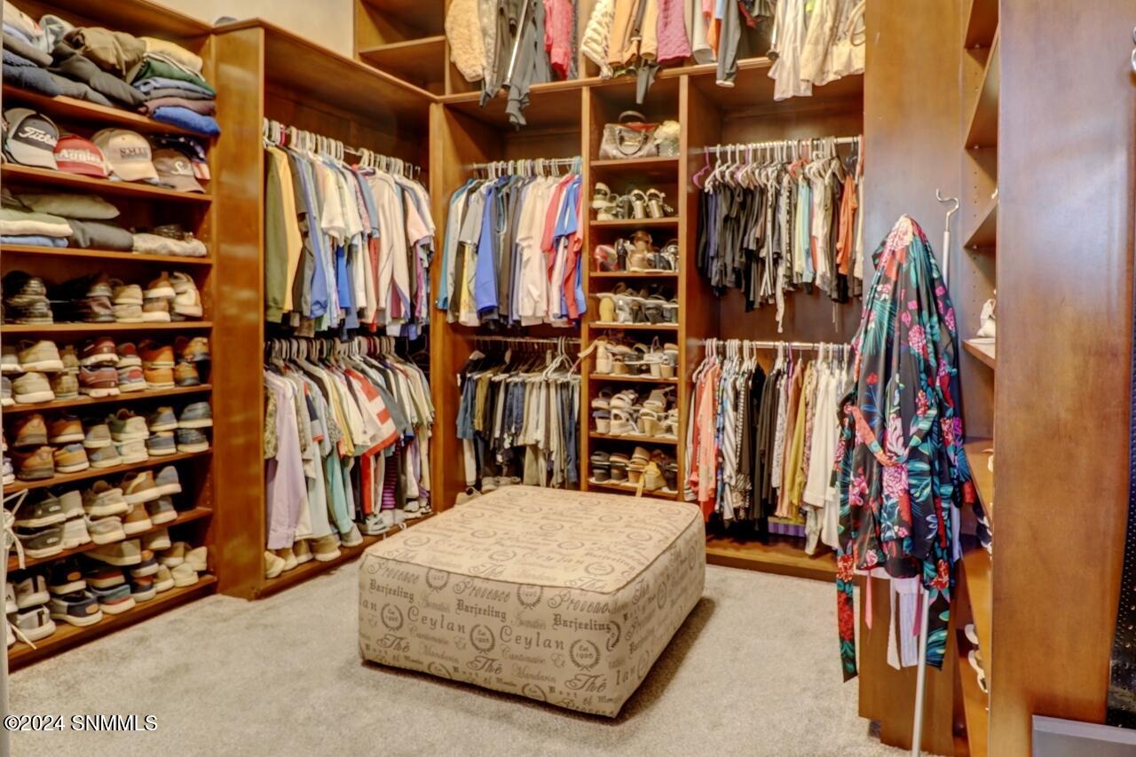 27-Master-Closet-1