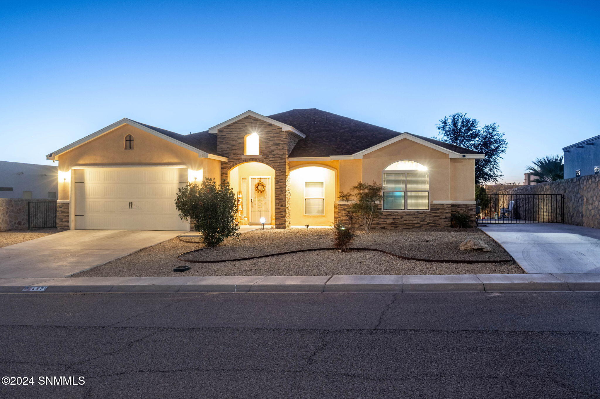 1-web-or-mls-Mesa Central 4571-1