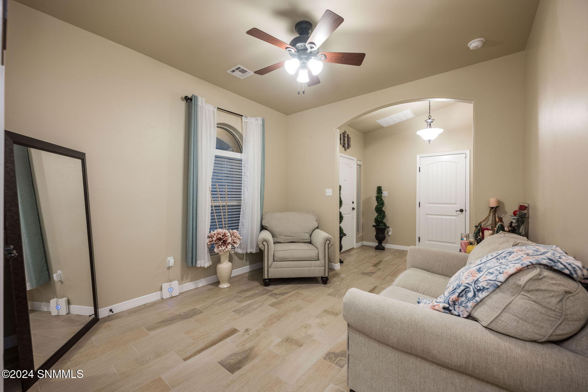 18-web-or-mls-Mesa Central 4571-18