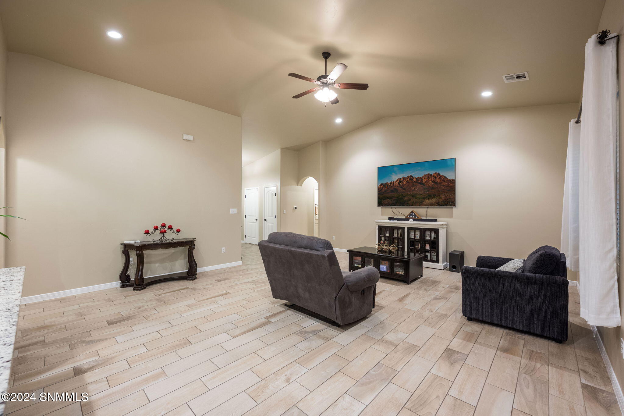 9-web-or-mls-Mesa Central 4571-9