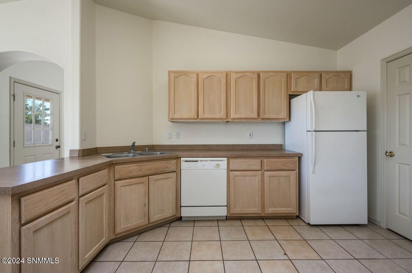 11-Kitchen-1818 Bentley Dr