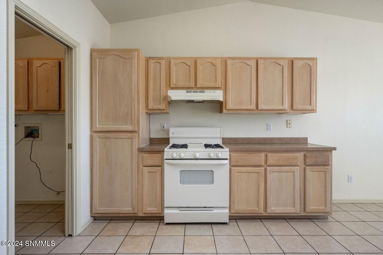 12-Kitchen-1818 Bentley Dr