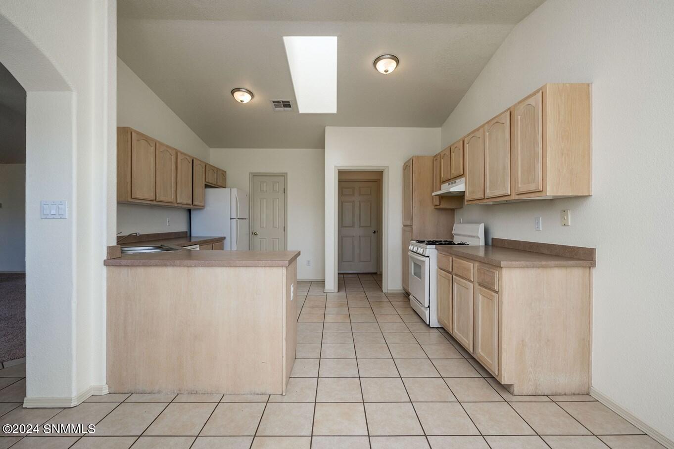 09-Kitchen-1818 Bentley Dr