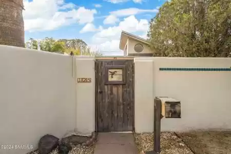 125 Roberts Drive, Las Cruces, New Mexico 88005, 2 Bedrooms Bedrooms, ,1 BathroomBathrooms,Residential,For Sale,Roberts,2403516