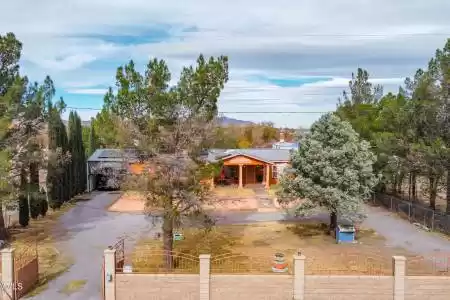 3650 Westview Avenue, Las Cruces, New Mexico 88007, 3 Bedrooms Bedrooms, ,2 BathroomsBathrooms,Residential,For Sale,Westview,2403531