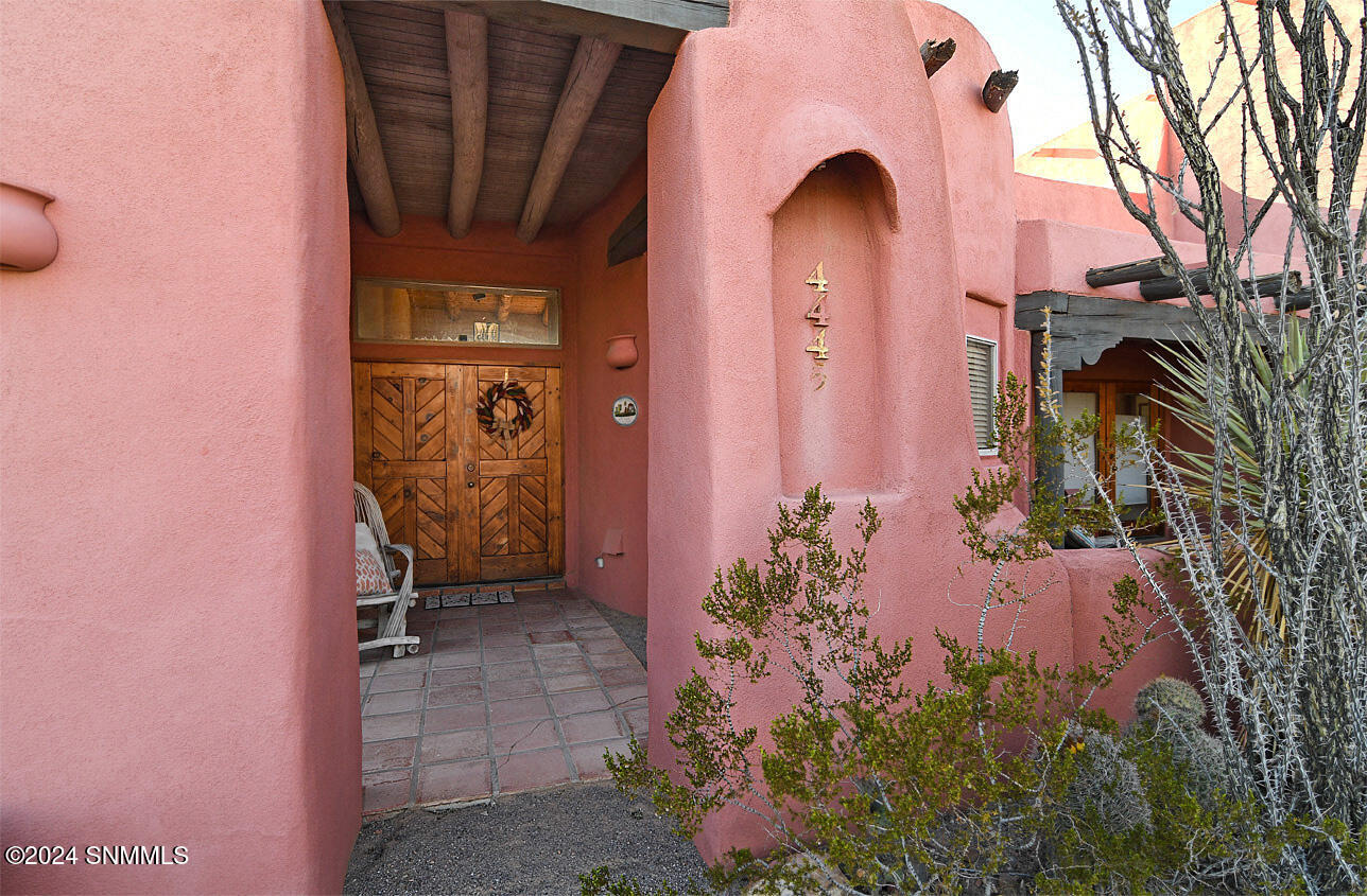 Front Entry 4445 Echo Canyon