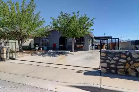 235 Cottonwood Street, Las Cruces, New Mexico 88001, 3 Bedrooms Bedrooms, ,1.75 BathroomsBathrooms,Residential,For Sale,Cottonwood,2403582