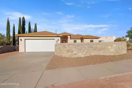 2009 Fran Drive, Las Cruces, New Mexico 88007, 3 Bedrooms Bedrooms, ,2 BathroomsBathrooms,Residential,For Sale,Fran,2401109