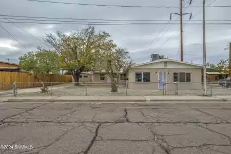 200 Virginia Street, Las Cruces, New Mexico 88001, 3 Bedrooms Bedrooms, ,2.25 BathroomsBathrooms,Residential,For Sale,Virginia,2403646