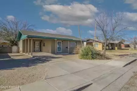 1935 Amis Avenue, Las Cruces, New Mexico 88005, 3 Bedrooms Bedrooms, ,2 BathroomsBathrooms,Residential,For Sale,Amis,2403652